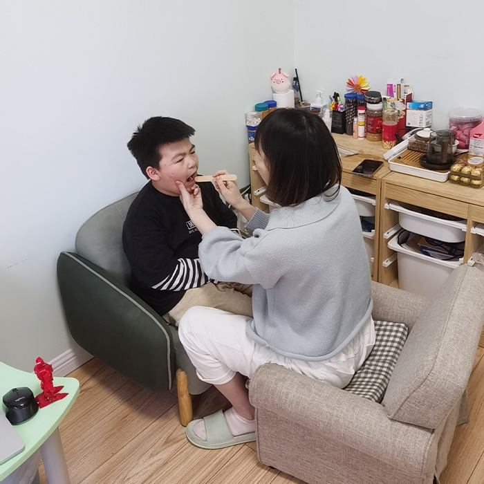 如何对济南自闭症儿童进行言语康复训练呢？
