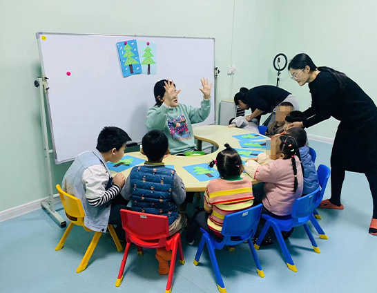 济南青岛自闭症儿童融入社会关键：培养集体意识